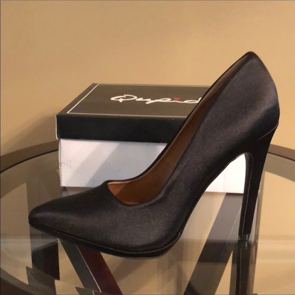 Black Heels Pumps - Picture 4 of 5